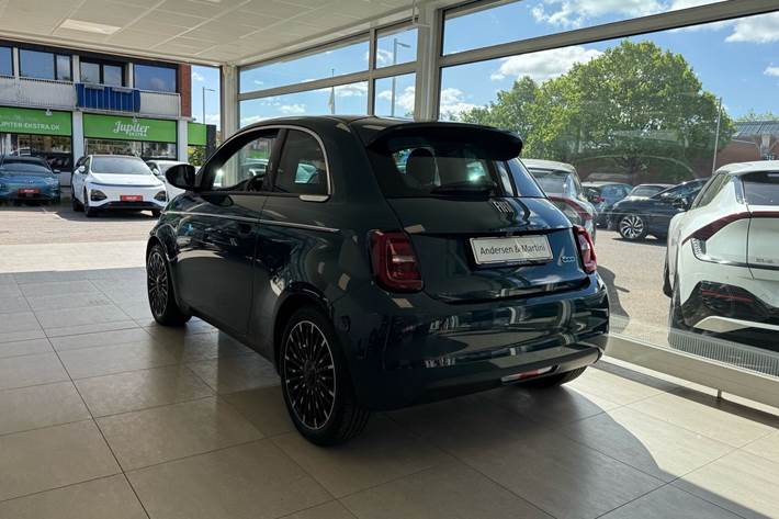 Grøn Fiat 500e fra 2023