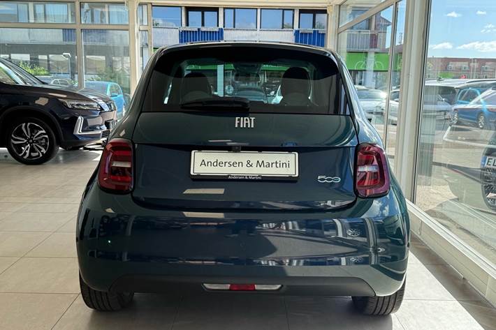 Grøn Fiat 500e fra 2023