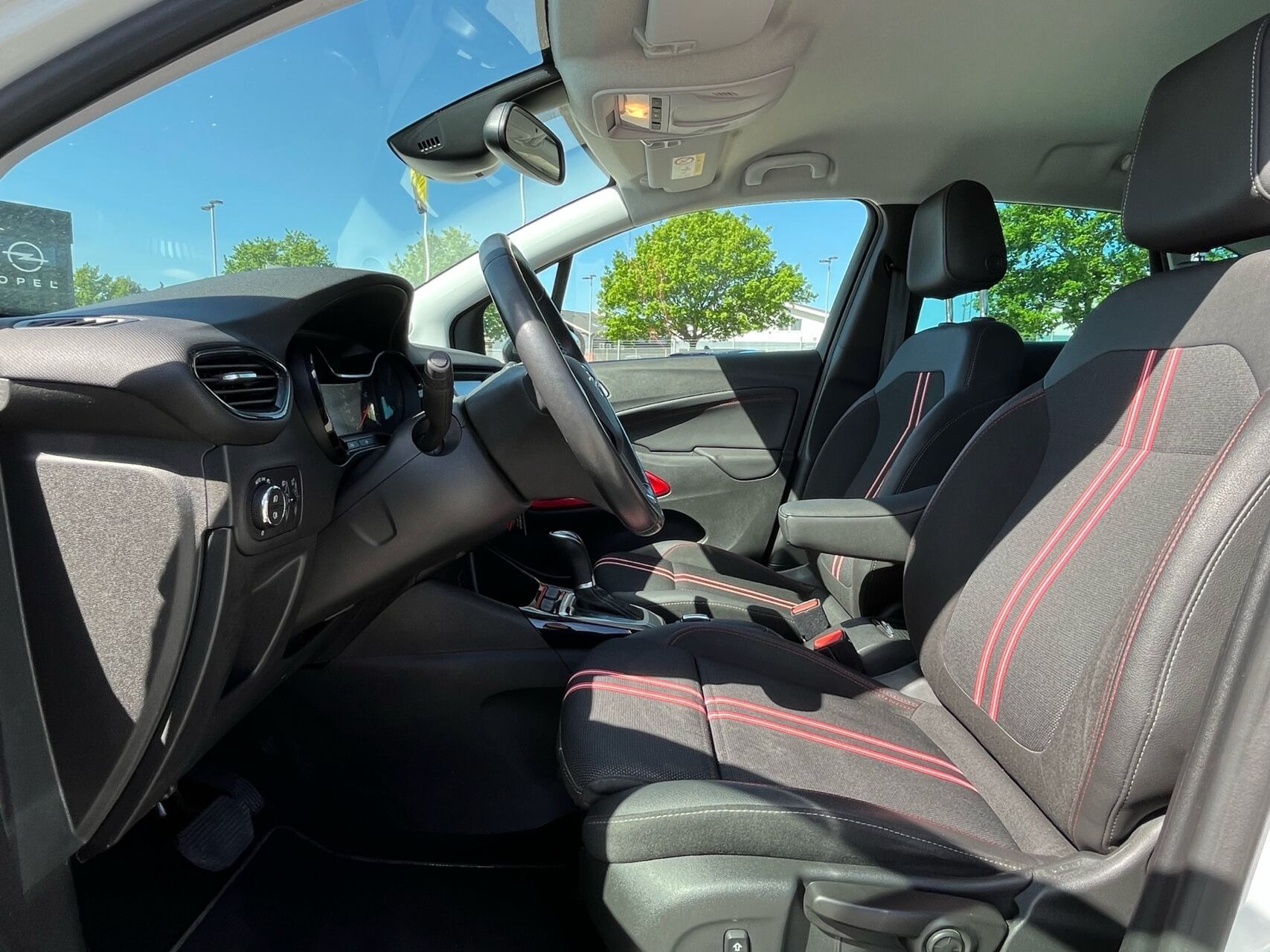Hvid Opel Crossland fra 2023