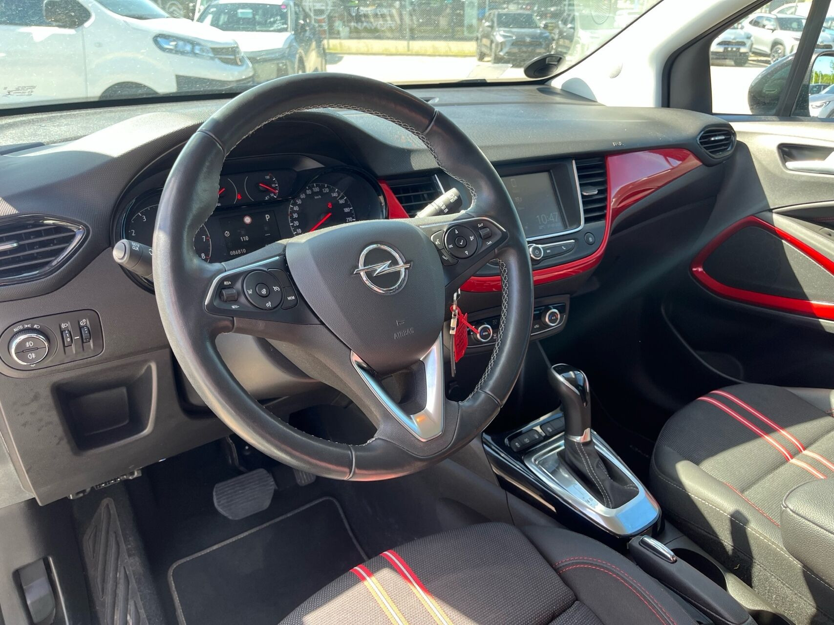 Hvid Opel Crossland fra 2023