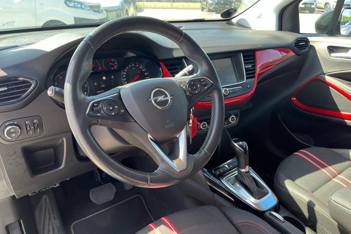 Hvid Opel Crossland fra 2023