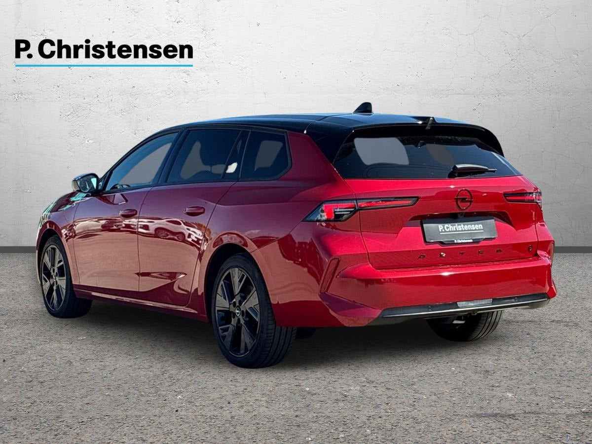 Rød Opel Astra-e fra 2024