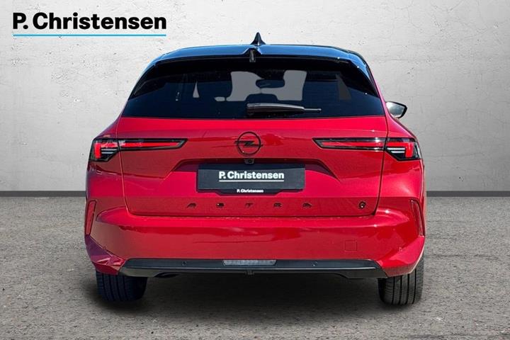 Rød Opel Astra-e fra 2024