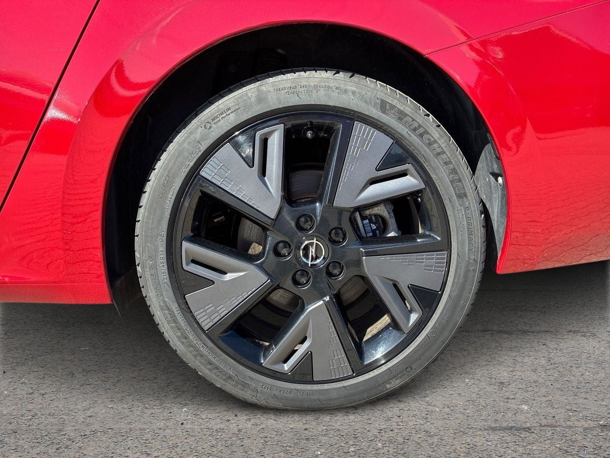 Rød Opel Astra-e fra 2024
