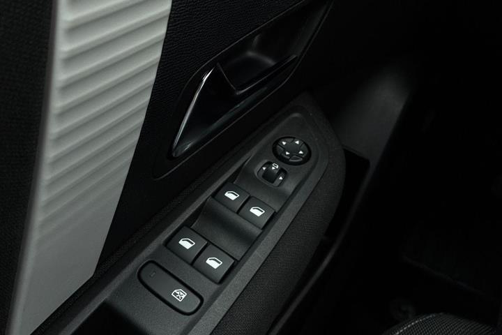 Blå Citroën ë-C4 X fra 2025