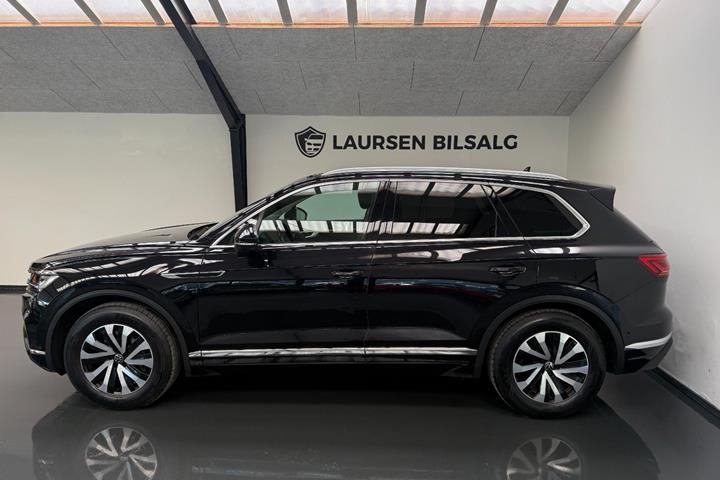 Sort VW Touareg fra 2021