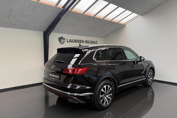 Sort VW Touareg fra 2021