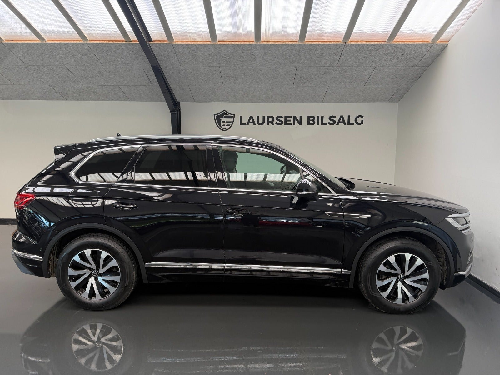 Sort VW Touareg fra 2021