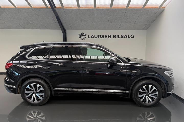 Sort VW Touareg fra 2021