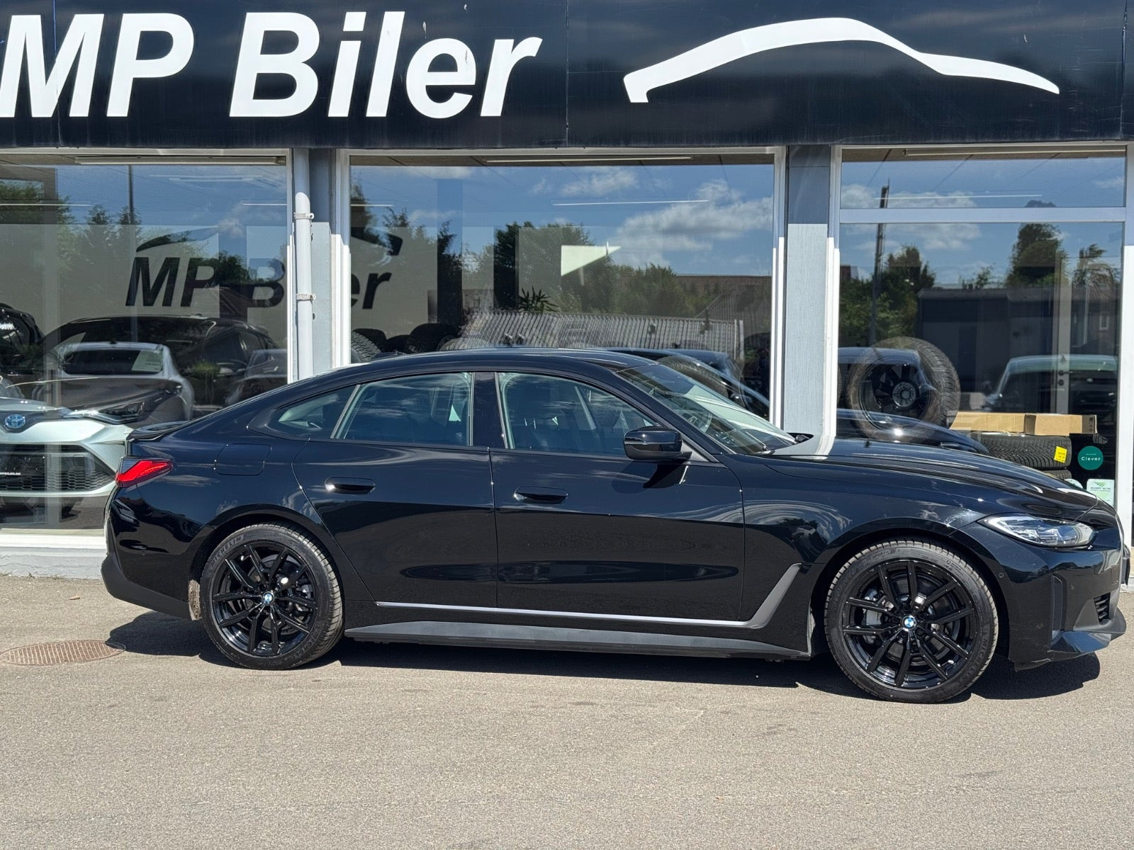 Sort BMW i4 fra 2023