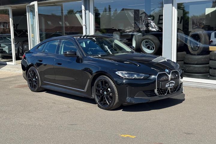 Sort BMW i4 fra 2023