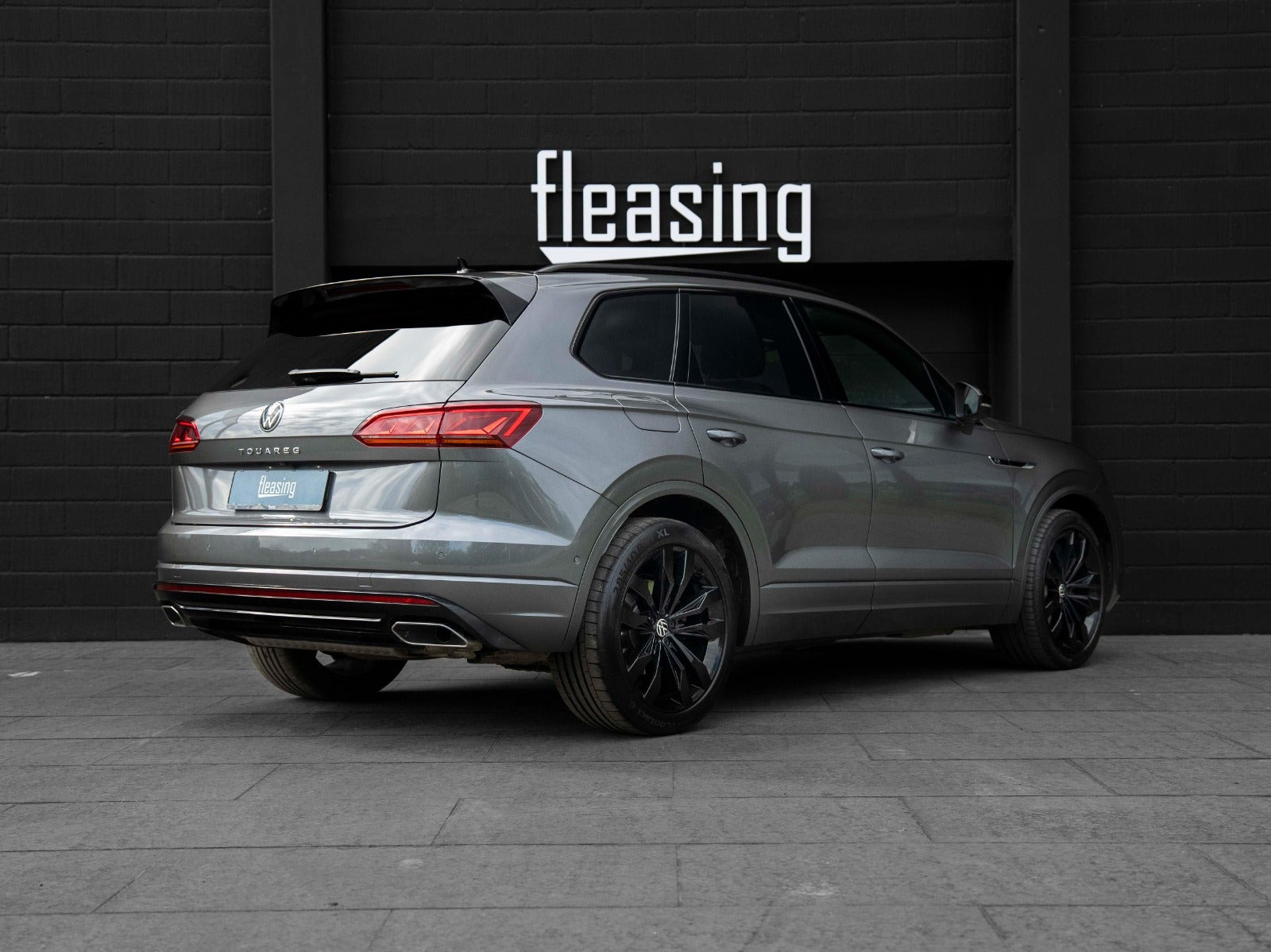 Grå VW Touareg fra 2022
