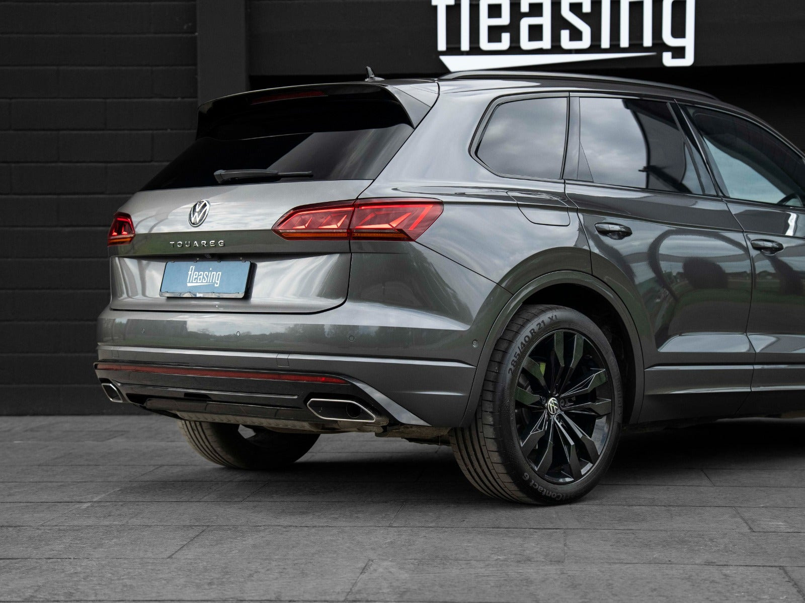 Grå VW Touareg fra 2022