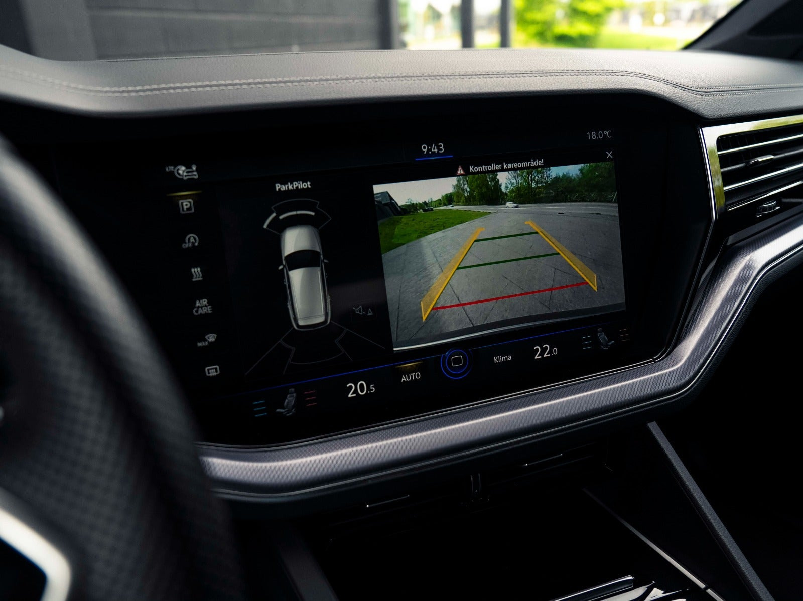 Grå VW Touareg fra 2022