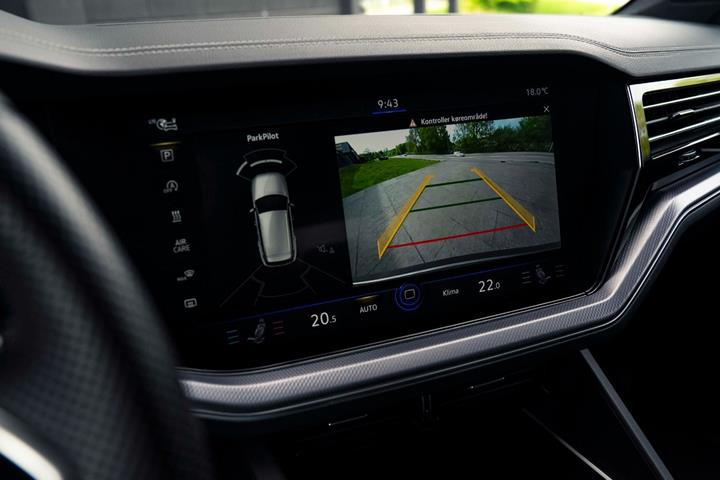 Grå VW Touareg fra 2022