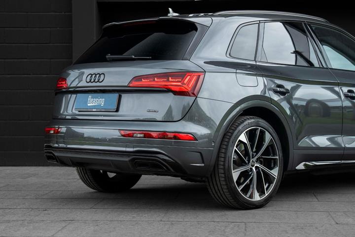 Grå Audi Q5 fra 2021
