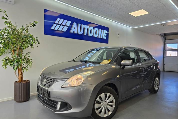 Grå Suzuki Baleno fra 2016