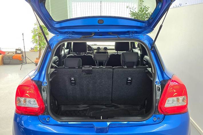 Blå Suzuki Swift fra 2020