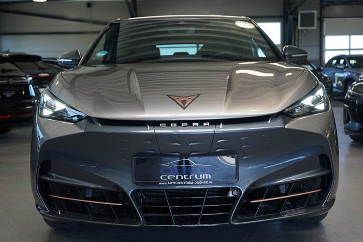 Orange Cupra Tavascan fra 2025
