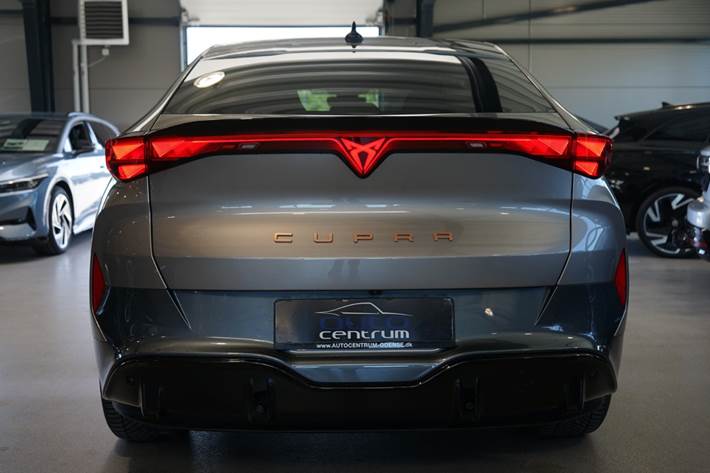 Orange Cupra Tavascan fra 2025