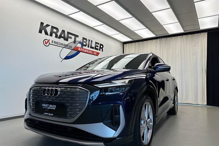 Blå Audi Q4 e-tron fra 2024