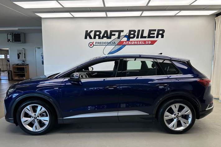 Blå Audi Q4 e-tron fra 2024