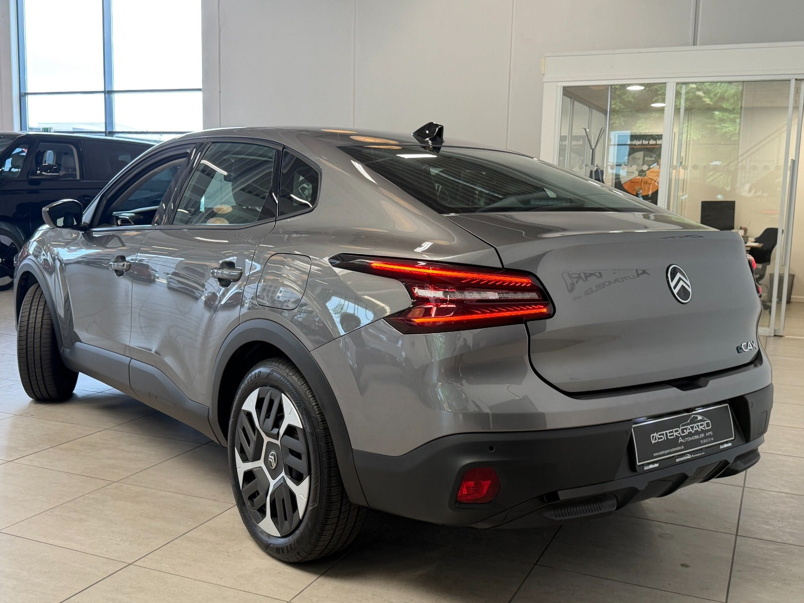 Grå Citroën ë-C4 X fra 2025
