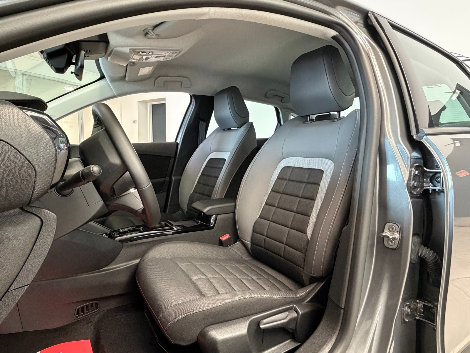 Grå Citroën ë-C4 X fra 2025