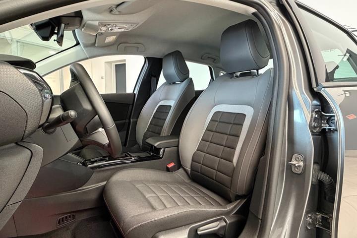 Grå Citroën ë-C4 X fra 2025