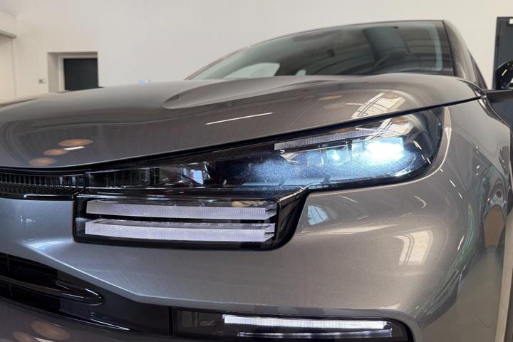 Grå Citroën ë-C4 X fra 2025