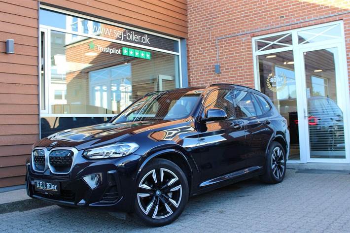 Sort BMW iX3 fra 2023