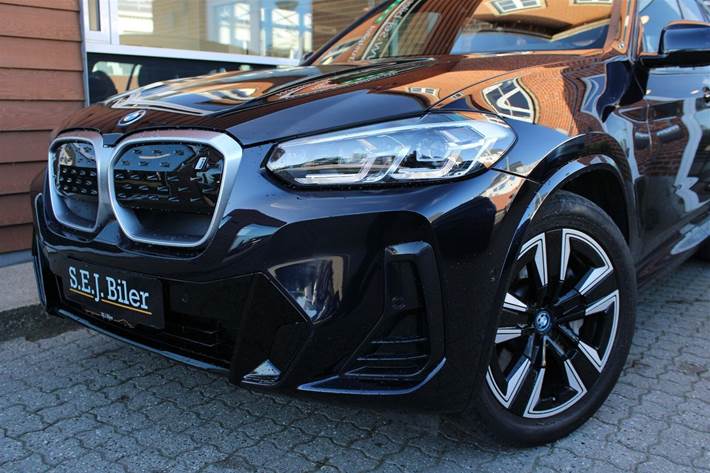 Sort BMW iX3 fra 2023