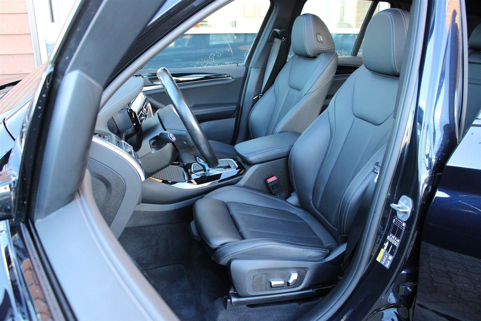 Sort BMW iX3 fra 2023