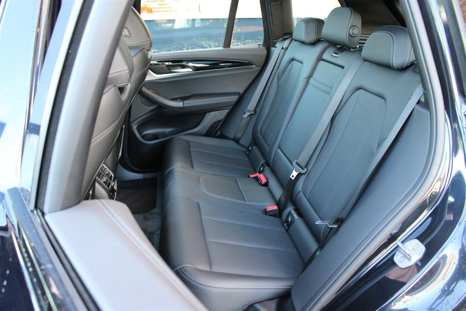 Sort BMW iX3 fra 2023