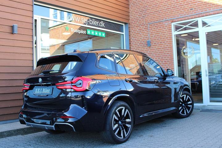 Sort BMW iX3 fra 2023