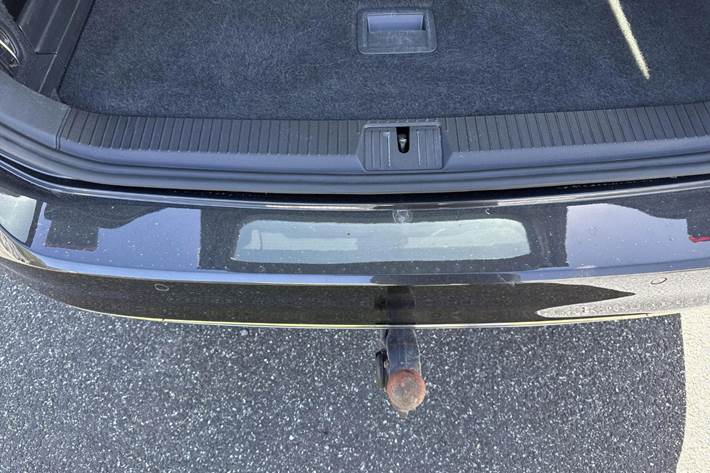 Sort VW Passat fra 2021