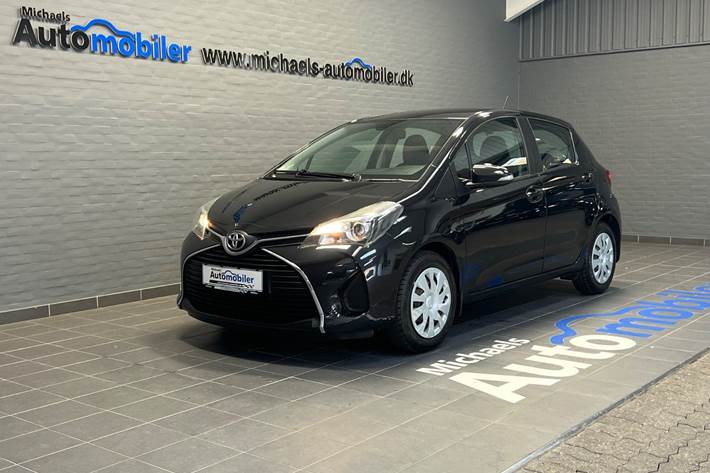 Sort Toyota Yaris fra 2015