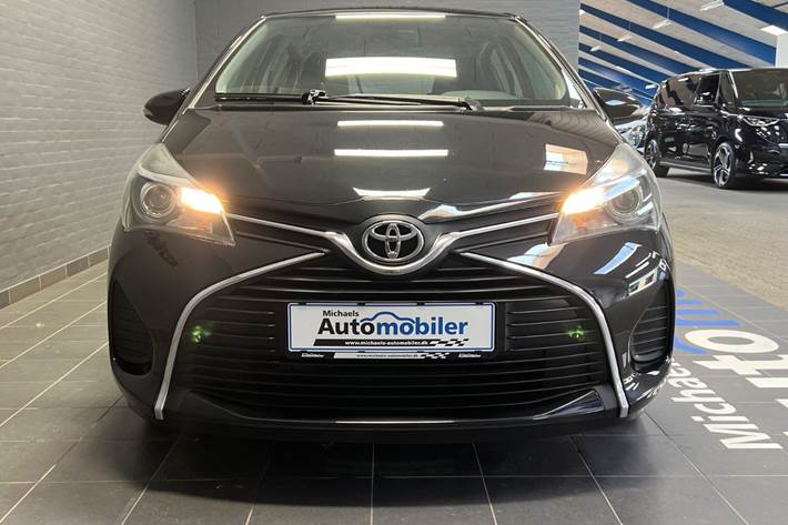 Sort Toyota Yaris fra 2015