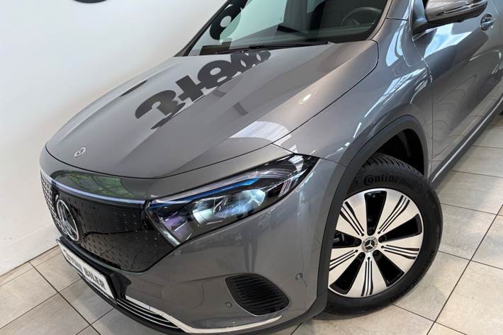 Grå Mercedes EQA300 fra 2024