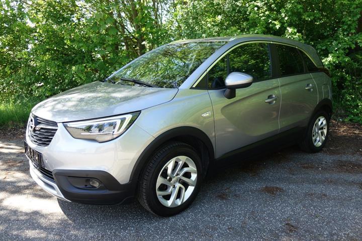 Sølv Opel Crossland X fra 2020 set udefra