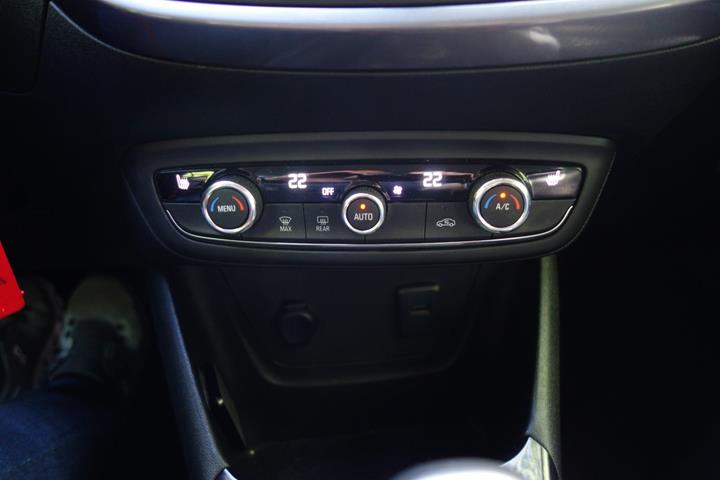 Sølv Opel Crossland X fra 2020