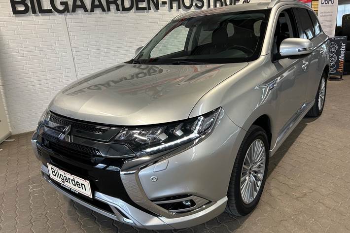 Sølv Mitsubishi Outlander fra 2020