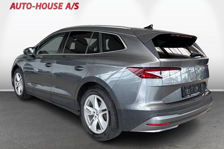 Grå Skoda Enyaq fra 2023