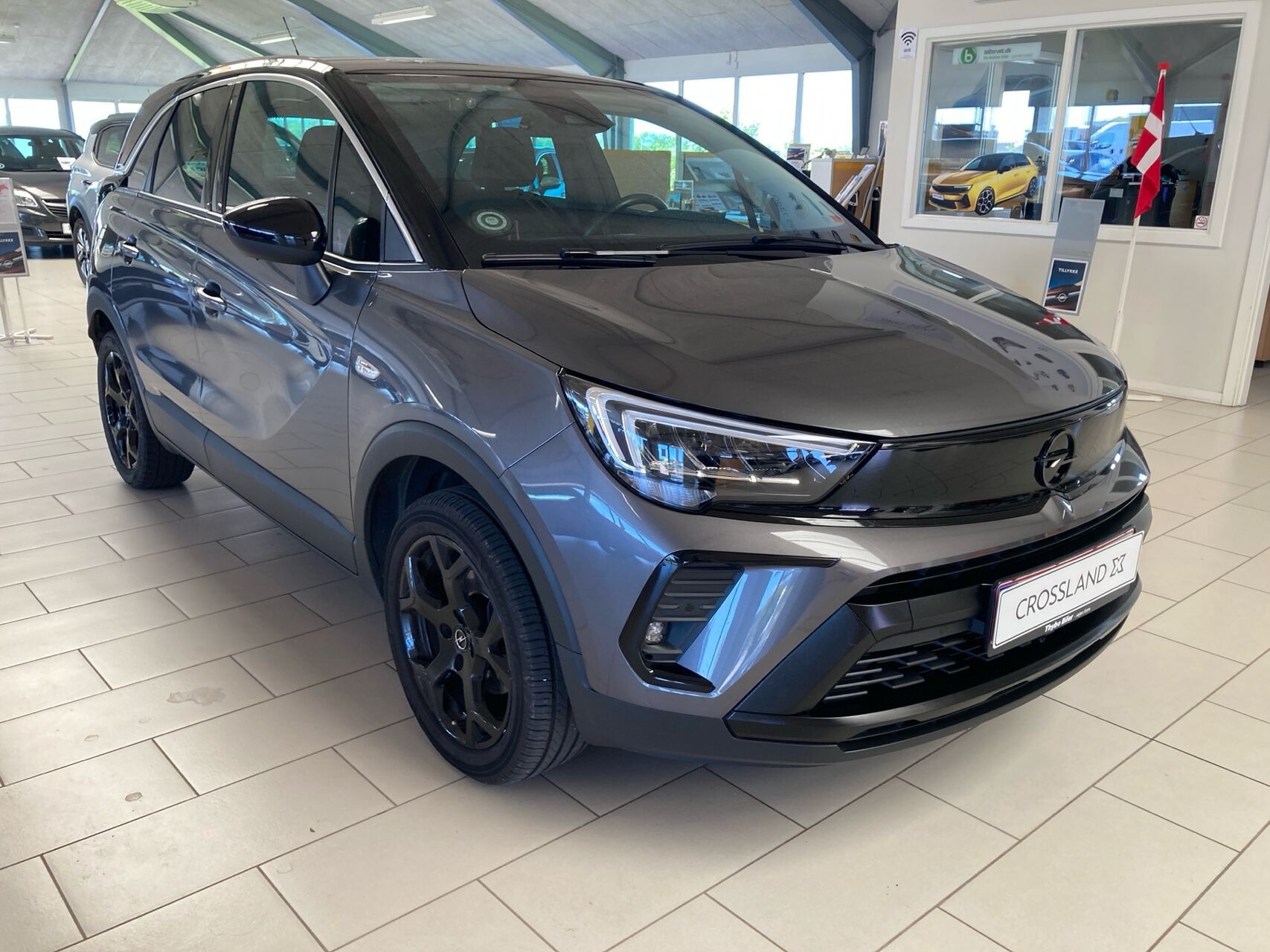 Grå Opel Crossland fra 2023