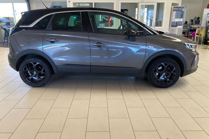 Grå Opel Crossland fra 2023