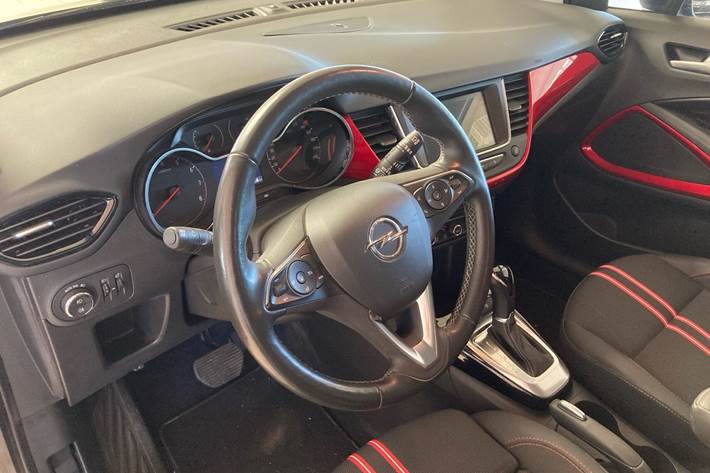Grå Opel Crossland fra 2023