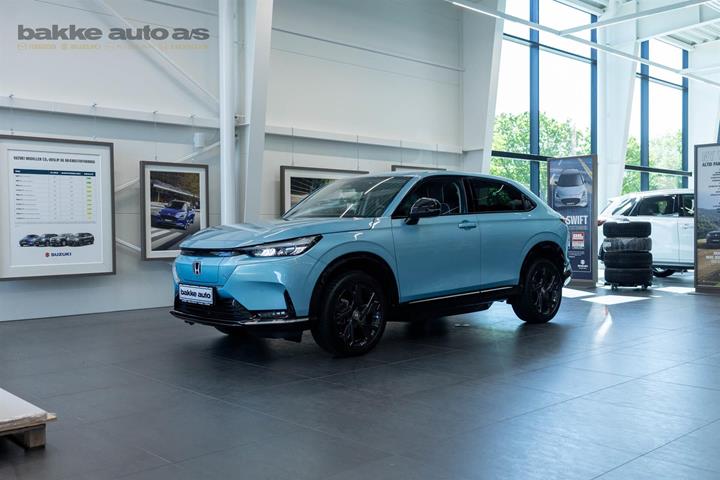 Sort Honda e:Ny1 fra 2024 set udefra