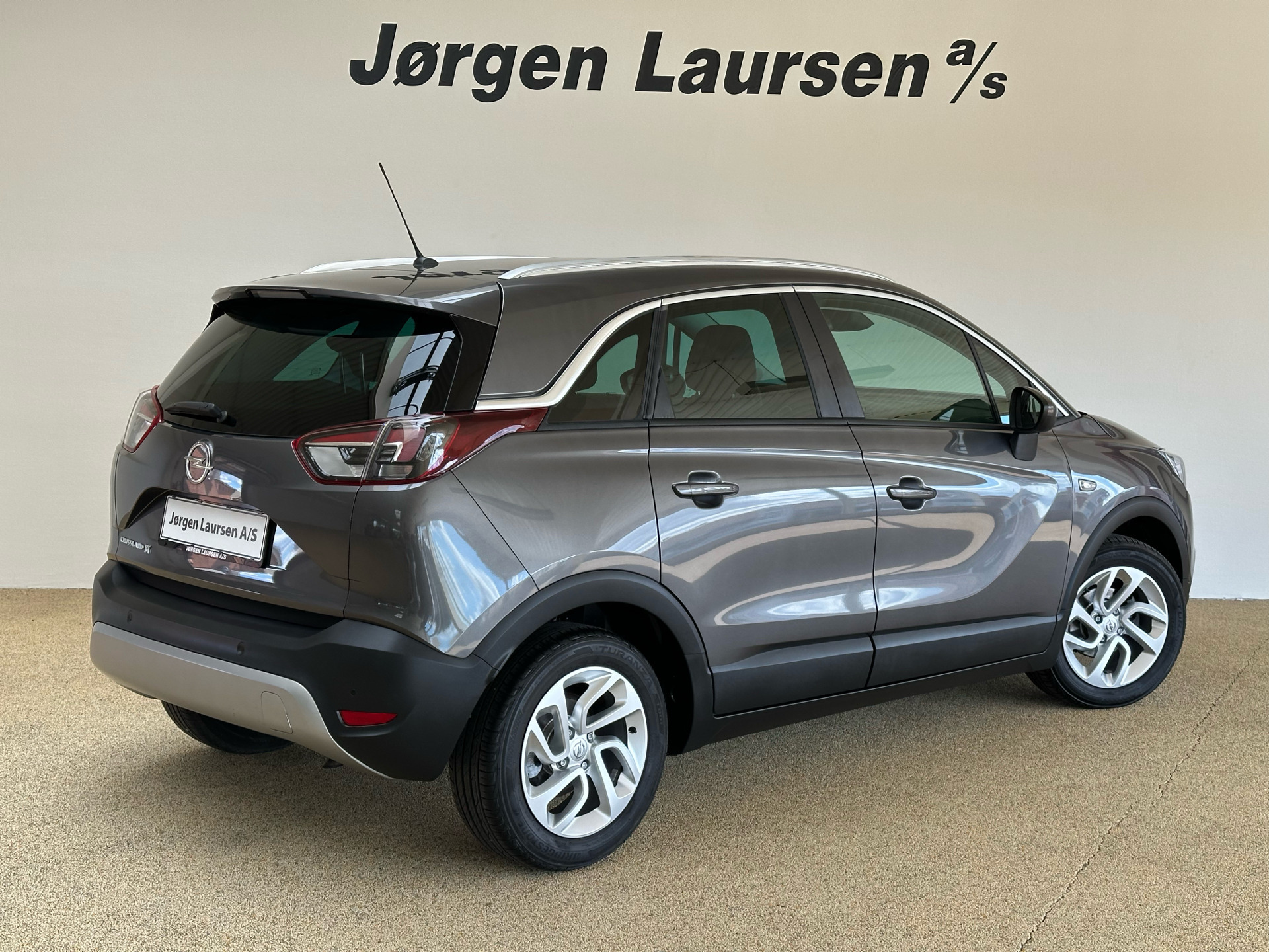 Grå Opel Crossland X fra 2020