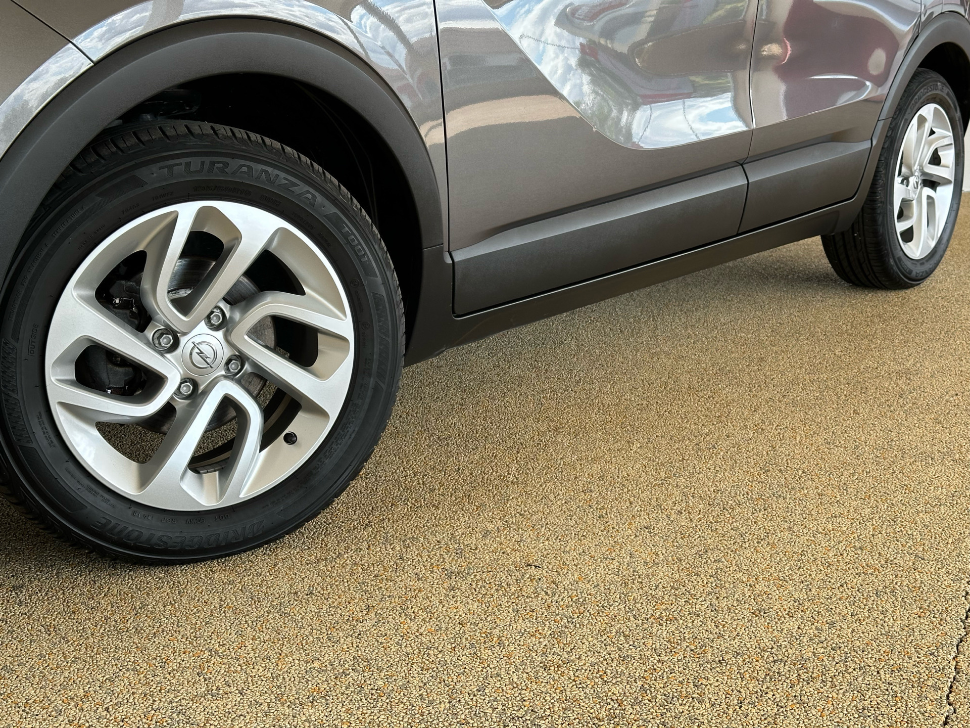 Grå Opel Crossland X fra 2020