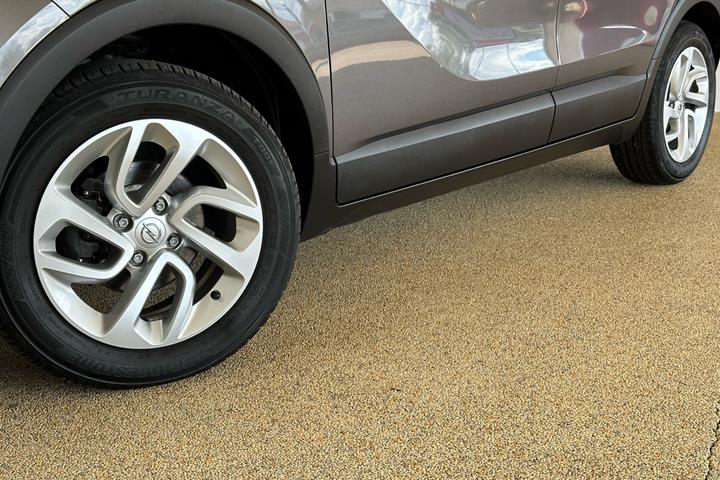 Grå Opel Crossland X fra 2020